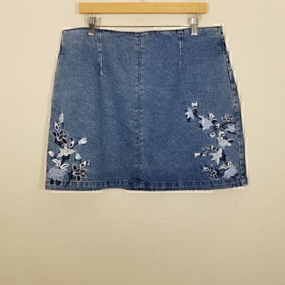 Topshop Dresses & Skirts - NWT Topshop Moto Embroidered Floral Denim Mini Skirts Blue Size 14